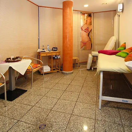 Ferienhaeuser Im Tannenpark, 塔内